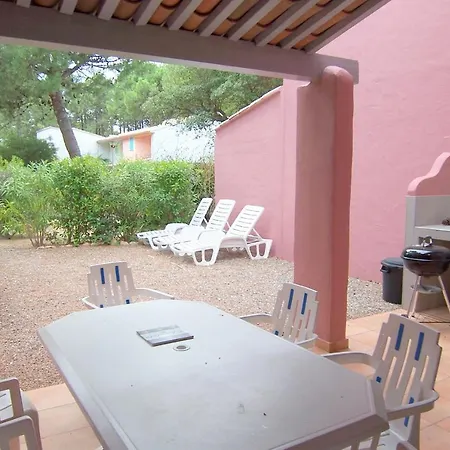 St Cyprien 2 *
